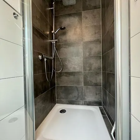 Modernes 1 In Mit Einfachem 24h Self-check-in アパート バート・クロイツナハ